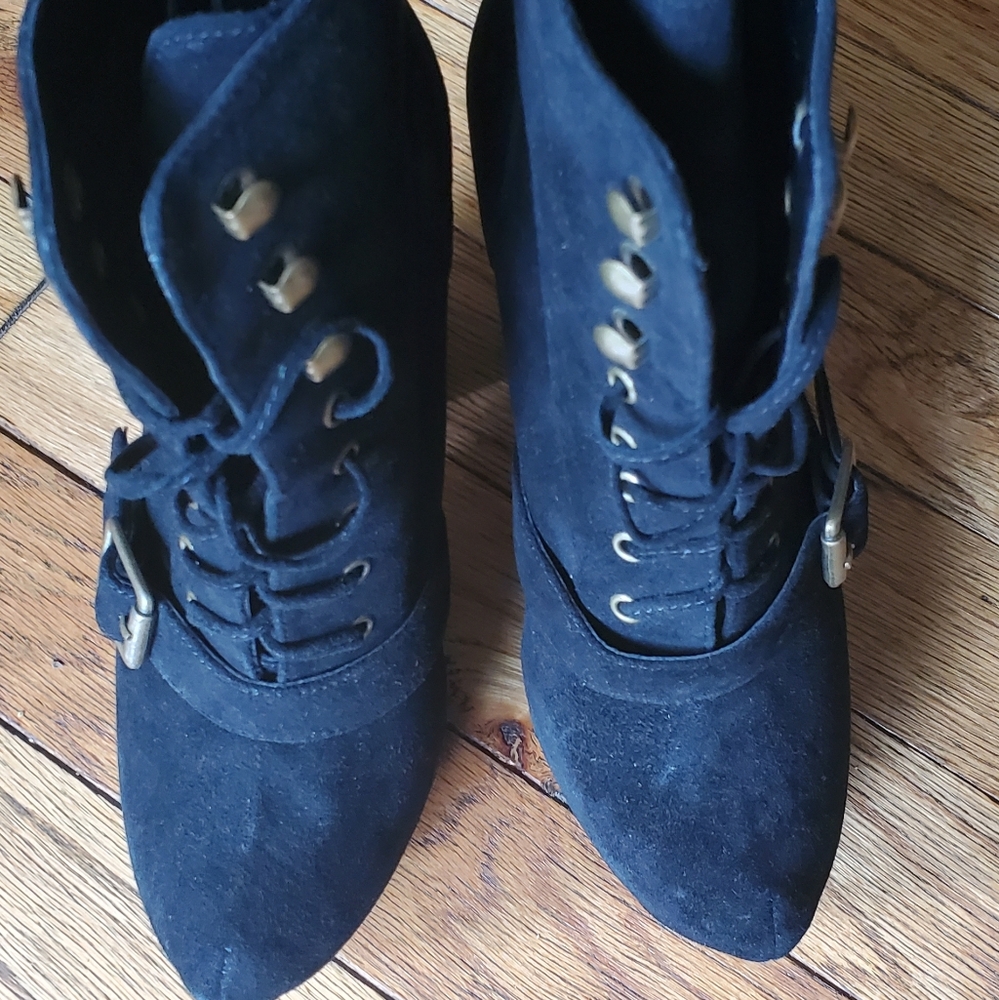 Never Worn Steve Madden suede lace up bootie - Picture 4 of 8